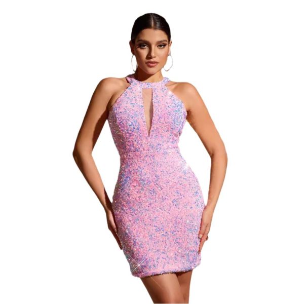 Spaghetti straps to highlight your neckline and shoulders